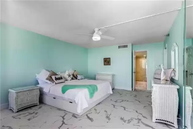 1290 GULF BOULEVARD, CLEARWATER, Florida 33767, 2 Bedrooms Bedrooms, ,2 BathroomsBathrooms,Residential Lease,For Rent,GULF,U8087327