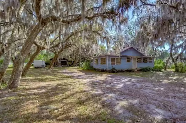 1635 WELCOME ROAD, LITHIA, Florida 33547, 7 Bedrooms Bedrooms, ,4 BathroomsBathrooms,Residential,For Sale,WELCOME,T3305182