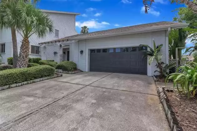 5560 CLIPPER COURT, NEW PORT RICHEY, Florida 34652, 5 Bedrooms Bedrooms, ,3 BathroomsBathrooms,Residential,For Sale,CLIPPER,O5948594