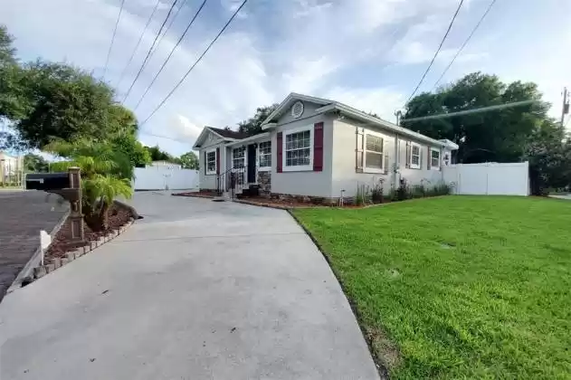 1008 LINCOLN AVENUE, TAMPA, Florida 33607, 4 Bedrooms Bedrooms, ,3 BathroomsBathrooms,Residential,For Sale,LINCOLN,T3317083