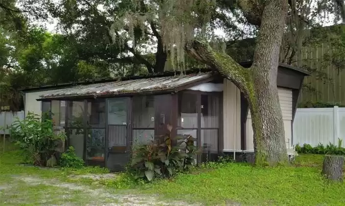 11939 301ST HIGHWAY, THONOTOSASSA, Florida 33592, ,Residential Income,For Sale,301ST,U8130316