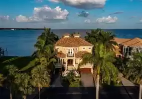 7640 PARADISE POINTE CIRCLE, ST PETERSBURG, Florida 33711, 5 Bedrooms Bedrooms, ,4 BathroomsBathrooms,Residential,For Sale,PARADISE POINTE,T3325518