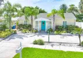 744 BAY ESPLANADE, CLEARWATER BEACH, Florida 33767, 3 Bedrooms Bedrooms, ,2 BathroomsBathrooms,Residential,For Sale,BAY ESPLANADE,U8134860