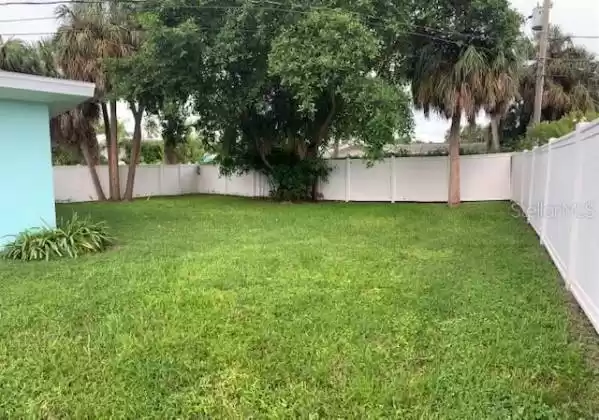 Super Sized yard for you to make your OASIS!