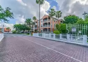 5000 CULBREATH KEY WAY, TAMPA, Florida 33611, 1 Bedroom Bedrooms, ,1 BathroomBathrooms,Residential,For Sale,CULBREATH KEY,T3332370