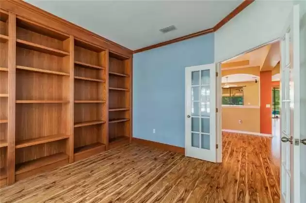 Look at those built-ins!!