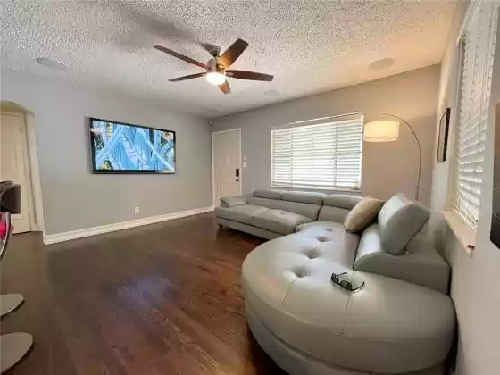 Living room with TV and surround stereo that do convey.
