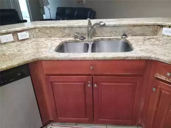 Kitchen w/Granite countertops