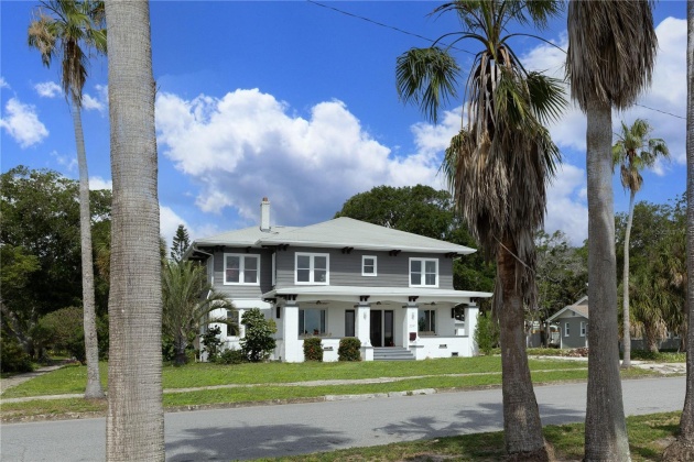 2041 BEACH DR SE, ST PETERSBURG, Florida 33705, 4 Bedrooms Bedrooms, ,3 BathroomsBathrooms,Residential,For Sale,BEACH DR SE,MFRO6040794