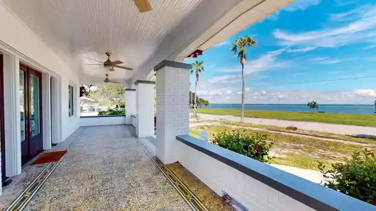 2041 BEACH DR SE, ST PETERSBURG, Florida 33705, 4 Bedrooms Bedrooms, ,3 BathroomsBathrooms,Residential,For Sale,BEACH DR SE,MFRO6040794