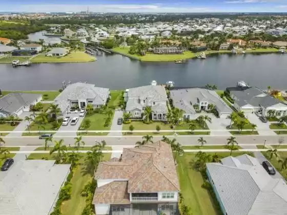 811 MANNS HARBOR DRIVE, APOLLO BEACH, Florida 33572, 6 Bedrooms Bedrooms, ,5 BathroomsBathrooms,Residential,For Sale,MANNS HARBOR,MFRO6139146