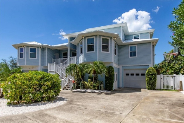 715 VILLAGRANDE AVENUE, ST PETERSBURG, Florida 33707, 5 Bedrooms Bedrooms, ,4 BathroomsBathrooms,Residential,For Sale,VILLAGRANDE,MFRU8210691