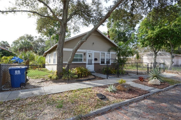 1244 20TH AVENUE, ST PETERSBURG, Florida 33705, 3 Bedrooms Bedrooms, ,1 BathroomBathrooms,Residential,For Sale,20TH,MFRR4907145