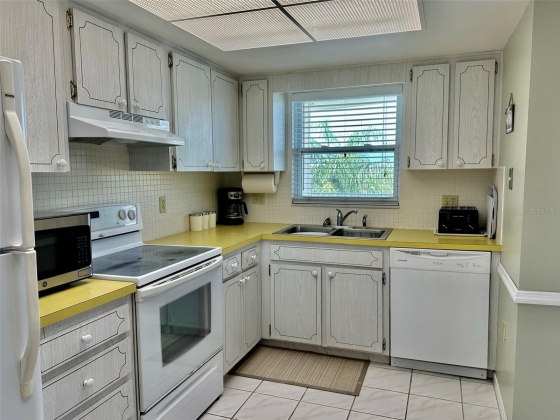 5575 GULF BOULEVARD, ST PETE BEACH, Florida 33706, 2 Bedrooms Bedrooms, ,2 BathroomsBathrooms,Residential,For Sale,GULF,MFRU8201455