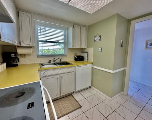 5575 GULF BOULEVARD, ST PETE BEACH, Florida 33706, 2 Bedrooms Bedrooms, ,2 BathroomsBathrooms,Residential,For Sale,GULF,MFRU8201455