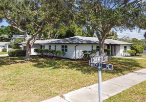 300 CORBETT STREET, BELLEAIR, Florida 33756, 3 Bedrooms Bedrooms, ,3 BathroomsBathrooms,Residential,For Sale,CORBETT,MFRW7858903