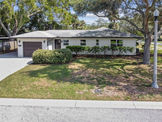 300 CORBETT STREET, BELLEAIR, Florida 33756, 3 Bedrooms Bedrooms, ,3 BathroomsBathrooms,Residential,For Sale,CORBETT,MFRW7858903