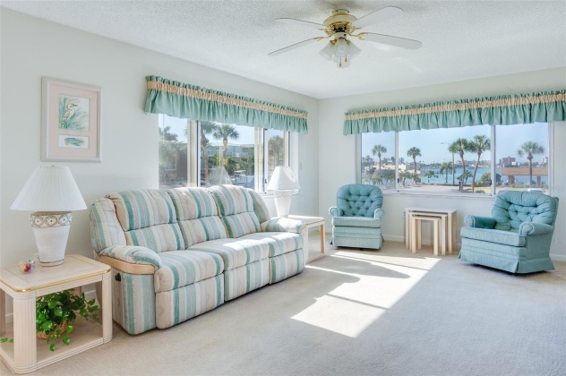 4550 COVE CIRCLE, ST PETERSBURG, Florida 33708, 2 Bedrooms Bedrooms, ,2 BathroomsBathrooms,Residential,For Sale,COVE,MFRU8220701