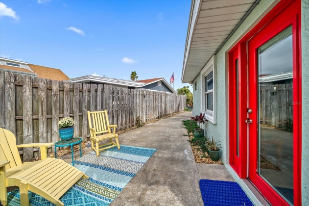 17602 STERLING TERRACE, REDINGTON SHORES, Florida 33708, 2 Bedrooms Bedrooms, ,2 BathroomsBathrooms,Residential,For Sale,STERLING,MFRU8221146