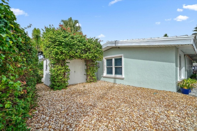 17602 STERLING TERRACE, REDINGTON SHORES, Florida 33708, 2 Bedrooms Bedrooms, ,2 BathroomsBathrooms,Residential,For Sale,STERLING,MFRU8221146