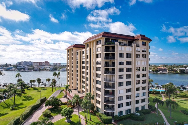 700 ISLAND WAY, CLEARWATER BEACH, Florida 33767, 2 Bedrooms Bedrooms, ,2 BathroomsBathrooms,Residential,For Sale,ISLAND,MFRU8221901