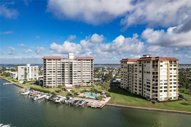 700 ISLAND WAY, CLEARWATER BEACH, Florida 33767, 2 Bedrooms Bedrooms, ,2 BathroomsBathrooms,Residential,For Sale,ISLAND,MFRU8221901