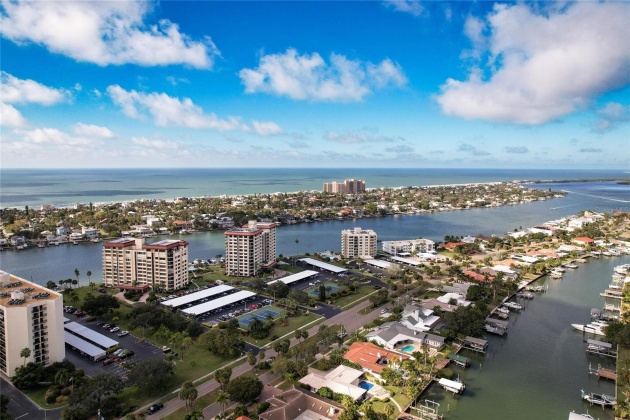 700 ISLAND WAY, CLEARWATER BEACH, Florida 33767, 2 Bedrooms Bedrooms, ,2 BathroomsBathrooms,Residential,For Sale,ISLAND,MFRU8221901