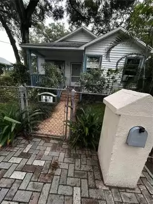 5203 9TH STREET, TAMPA, Florida 33603, 3 Bedrooms Bedrooms, ,1 BathroomBathrooms,Residential,For Sale,9TH,MFRU8205199