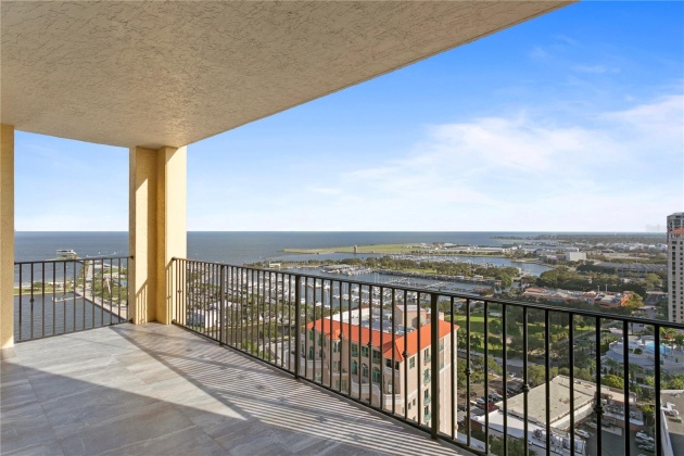 300 BEACH DRIVE, ST PETERSBURG, Florida 33701, 3 Bedrooms Bedrooms, ,3 BathroomsBathrooms,Residential,For Sale,BEACH,MFRU8214701