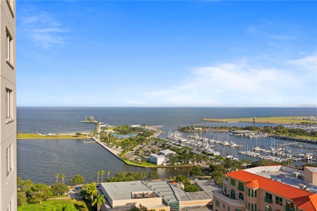 300 BEACH DRIVE, ST PETERSBURG, Florida 33701, 3 Bedrooms Bedrooms, ,3 BathroomsBathrooms,Residential,For Sale,BEACH,MFRU8214701