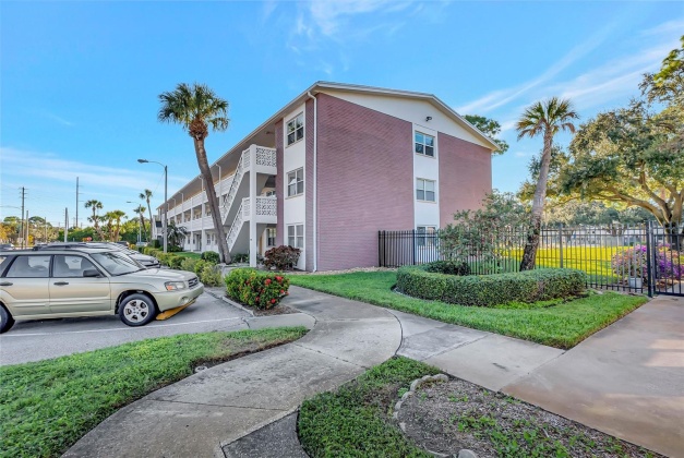 7770 DR. MARTIN LUTHER KING JR. STREET, ST PETERSBURG, Florida 33702, 1 Bedroom Bedrooms, ,1 BathroomBathrooms,Residential,For Sale,DR. MARTIN LUTHER KING JR.,MFRA4590749