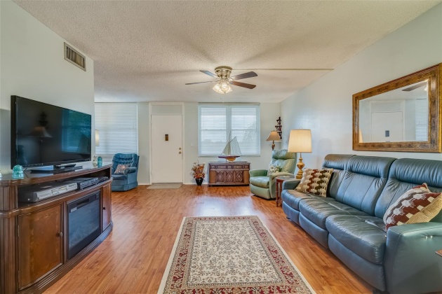 4715 BAY STREET, ST PETERSBURG, Florida 33703, 1 Bedroom Bedrooms, ,1 BathroomBathrooms,Residential,For Sale,BAY,MFRU8222422