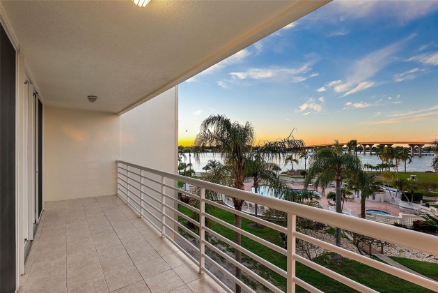 6061 BAHIA DEL MAR CIRCLE, ST PETERSBURG, Florida 33715, 2 Bedrooms Bedrooms, ,2 BathroomsBathrooms,Residential,For Sale,BAHIA DEL MAR,MFRU8222915