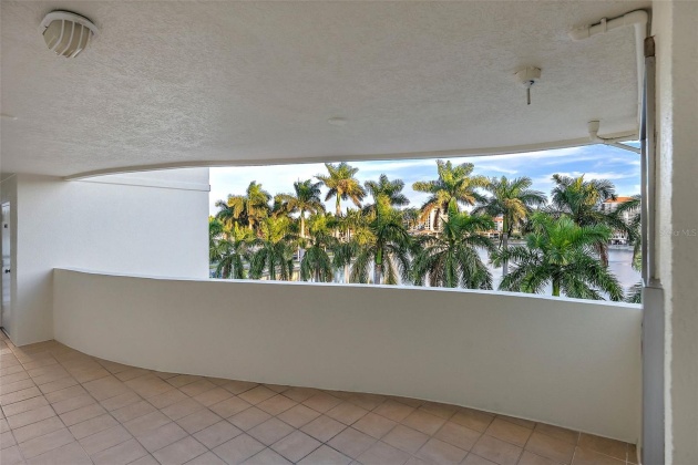 6061 BAHIA DEL MAR CIRCLE, ST PETERSBURG, Florida 33715, 2 Bedrooms Bedrooms, ,2 BathroomsBathrooms,Residential,For Sale,BAHIA DEL MAR,MFRU8222915