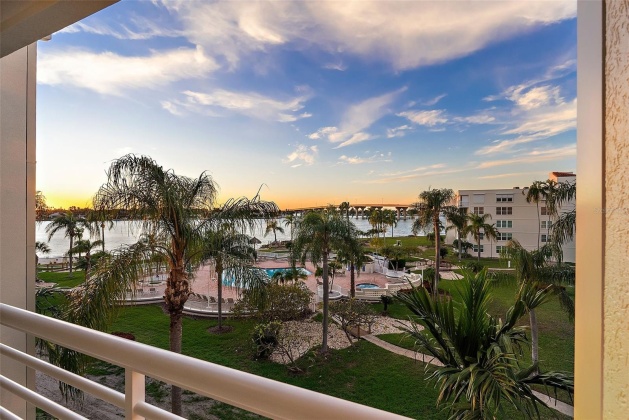 6061 BAHIA DEL MAR CIRCLE, ST PETERSBURG, Florida 33715, 2 Bedrooms Bedrooms, ,2 BathroomsBathrooms,Residential,For Sale,BAHIA DEL MAR,MFRU8222915