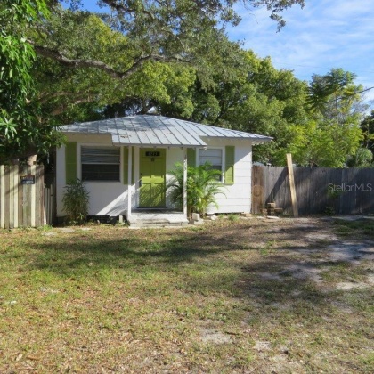 1215 ORANGE AVENUE, DUNEDIN, Florida 34698, 1 Bedroom Bedrooms, ,1 BathroomBathrooms,Residential,For Sale,ORANGE,MFRU8223601