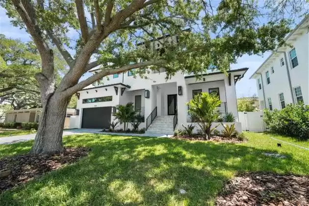 3604 BEACH DRIVE, TAMPA, Florida 33629, 5 Bedrooms Bedrooms, ,6 BathroomsBathrooms,Residential,For Sale,BEACH,MFRT3491532
