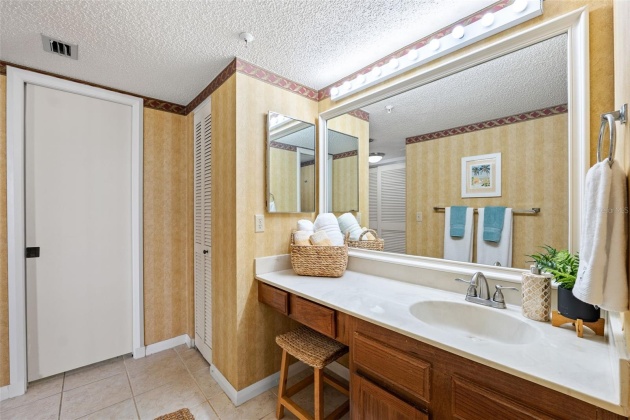 5940 PELICAN BAY PLAZA, GULFPORT, Florida 33707, 2 Bedrooms Bedrooms, ,2 BathroomsBathrooms,Residential,For Sale,PELICAN BAY,MFRU8223215