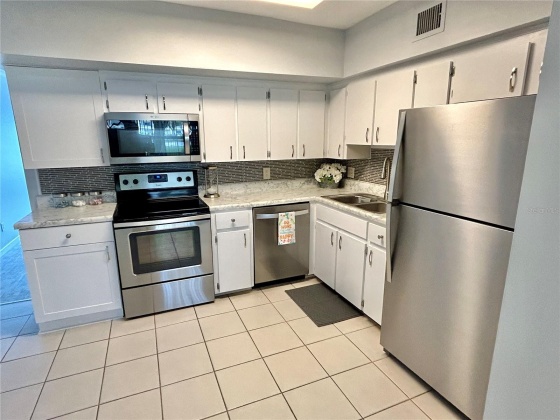 2070 WORLD PARKWAY BOULEVARD, CLEARWATER, Florida 33763, 2 Bedrooms Bedrooms, ,2 BathroomsBathrooms,Residential,For Sale,WORLD PARKWAY,MFRU8224308