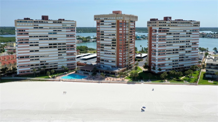 17900 GULF BOULEVARD, REDINGTON SHORES, Florida 33708, 2 Bedrooms Bedrooms, ,2 BathroomsBathrooms,Residential,For Sale,GULF,MFRU8223943