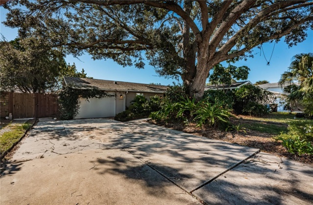 8404 FLAGSTONE DRIVE, TAMPA, Florida 33615, 3 Bedrooms Bedrooms, ,2 BathroomsBathrooms,Residential,For Sale,FLAGSTONE,MFRT3492938