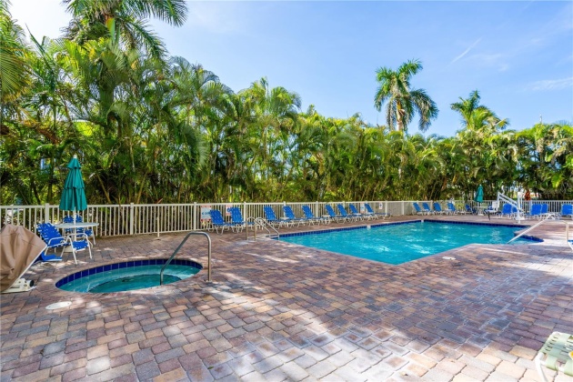 11605 GULF BOULEVARD, TREASURE ISLAND, Florida 33706, 1 Bedroom Bedrooms, ,1 BathroomBathrooms,Residential,For Sale,GULF,MFRU8224909