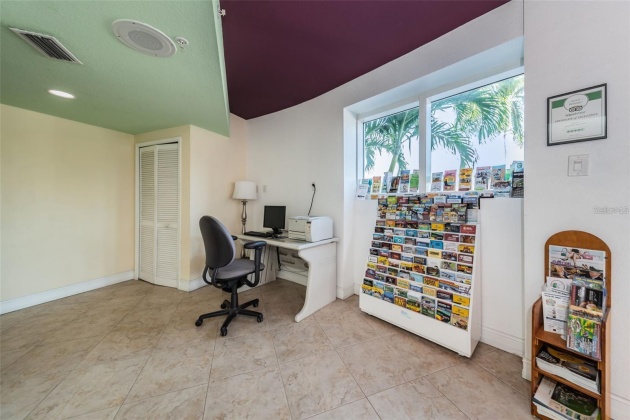 11605 GULF BOULEVARD, TREASURE ISLAND, Florida 33706, 1 Bedroom Bedrooms, ,1 BathroomBathrooms,Residential,For Sale,GULF,MFRU8224909