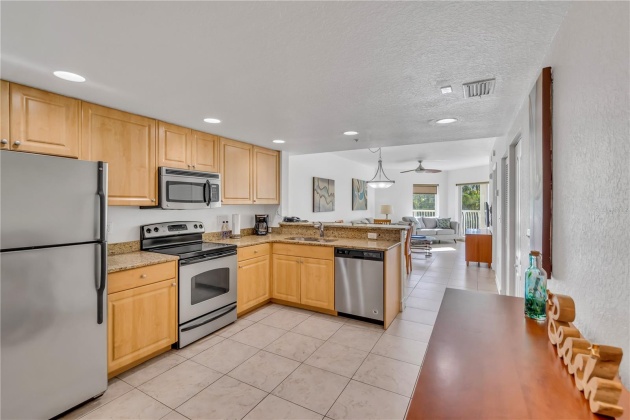 11605 GULF BOULEVARD, TREASURE ISLAND, Florida 33706, 1 Bedroom Bedrooms, ,1 BathroomBathrooms,Residential,For Sale,GULF,MFRU8224909