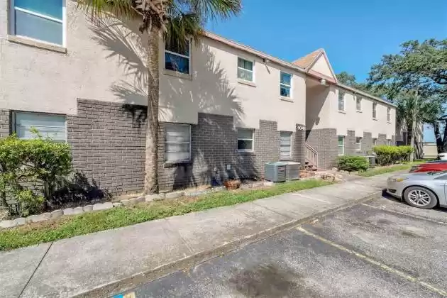 9041 WESTCHESTER CIRCLE, TAMPA, Florida 33604, 3 Bedrooms Bedrooms, ,2 BathroomsBathrooms,Residential,For Sale,WESTCHESTER,MFRT3475267