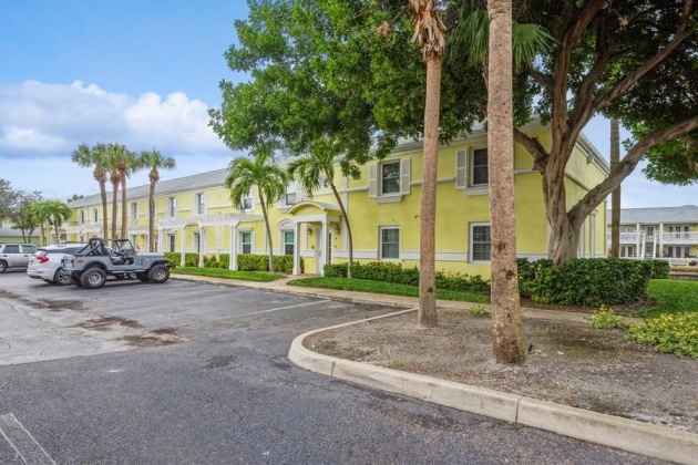 5005 COQUINA KEY DRIVE, ST PETERSBURG, Florida 33705, 1 Bedroom Bedrooms, ,1 BathroomBathrooms,Residential,For Sale,COQUINA KEY,MFRT3493753