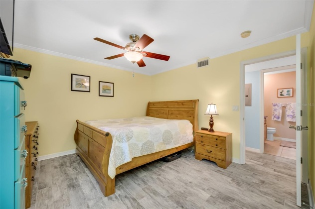 708 LYNDHURST STREET, DUNEDIN, Florida 34698, 1 Bedroom Bedrooms, ,1 BathroomBathrooms,Residential,For Sale,LYNDHURST,MFRU8225321