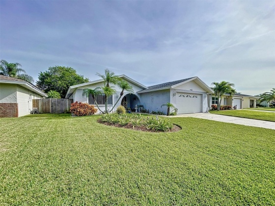 12447 70TH STREET, LARGO, Florida 33773, 4 Bedrooms Bedrooms, ,2 BathroomsBathrooms,Residential,For Sale,70TH,MFRU8223471