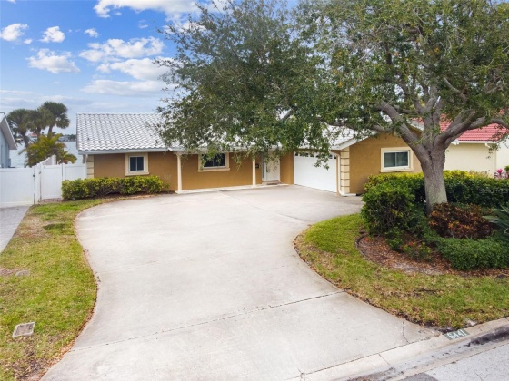 6441 4TH PALM POINT, ST PETE BEACH, Florida 33706, 3 Bedrooms Bedrooms, ,2 BathroomsBathrooms,Residential,For Sale,4TH PALM,MFRA4593498