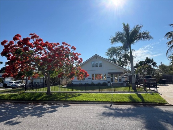 3925 SUNRISE DRIVE, ST PETERSBURG, Florida 33705, 5 Bedrooms Bedrooms, ,3 BathroomsBathrooms,Residential,For Sale,SUNRISE,MFRU8226600